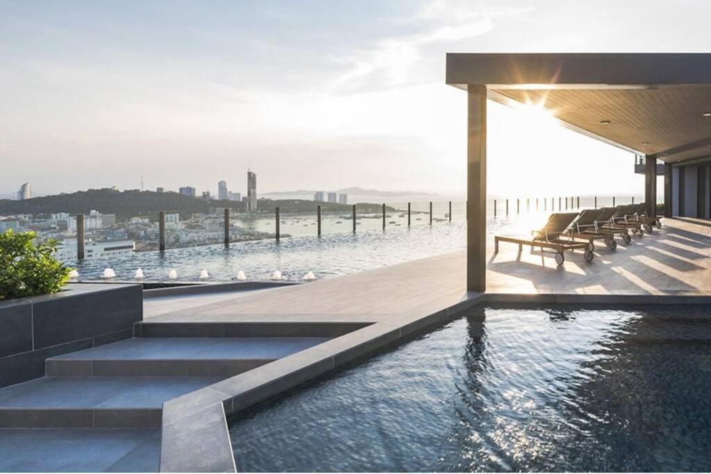 The Base Condo Center Of Pattaya Rooftop Swimming Pool Экстерьер фото