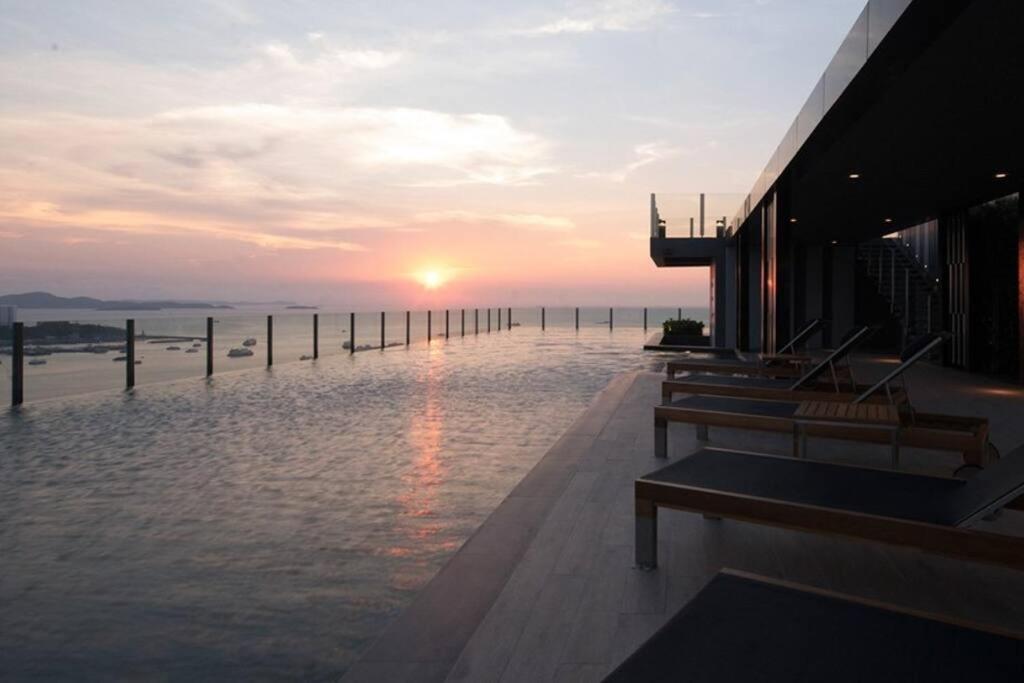 The Base Condo Center Of Pattaya Rooftop Swimming Pool Экстерьер фото