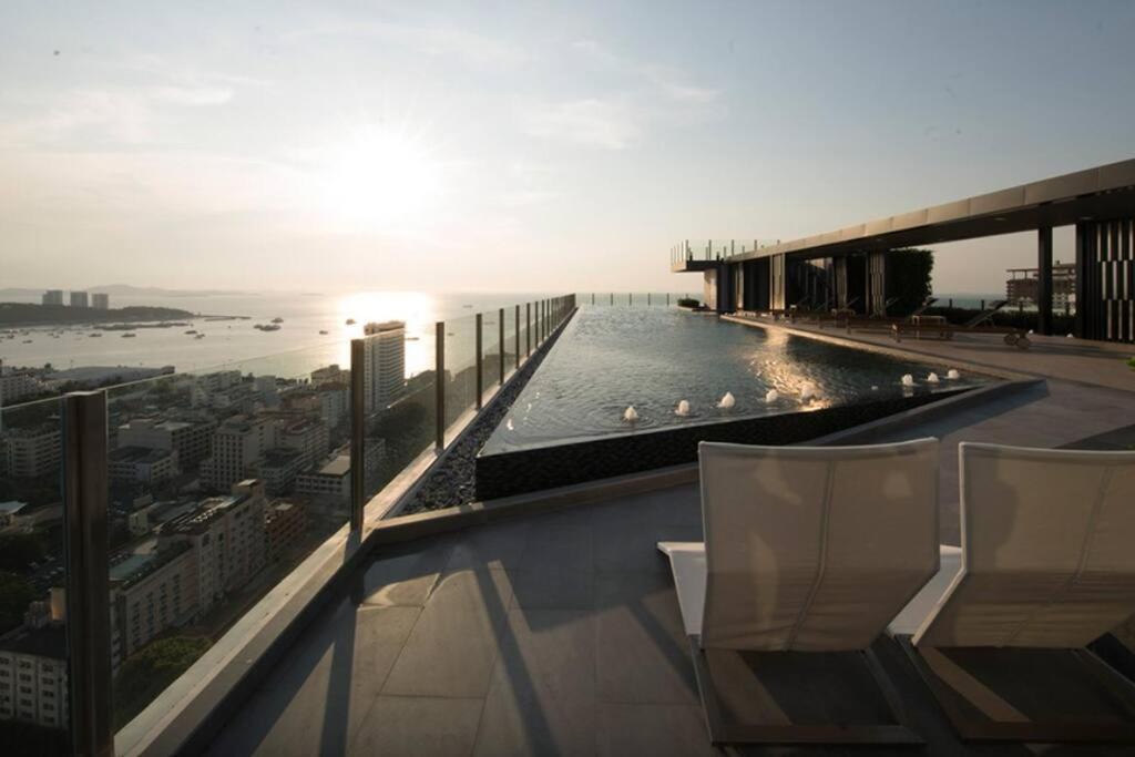 The Base Condo Center Of Pattaya Rooftop Swimming Pool Экстерьер фото